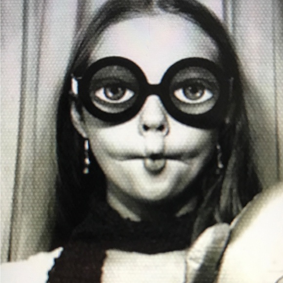 Meet your Posher, Kerri - Picture 2 of 2